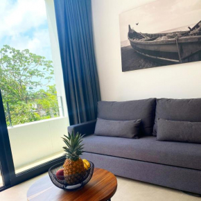 2 Bdrm fresh view remodeled unit WiFi & parking